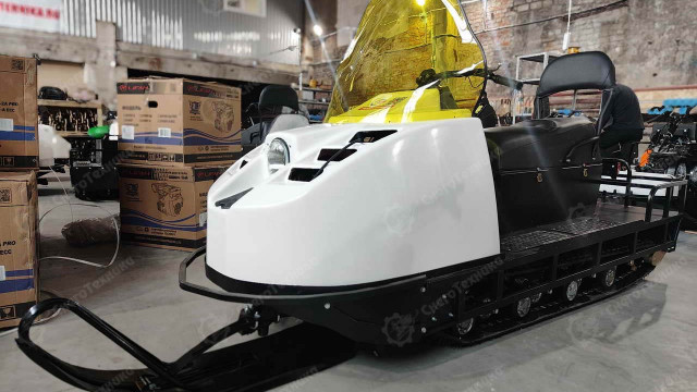 Снегоход 4Т с антибликовым стеклом